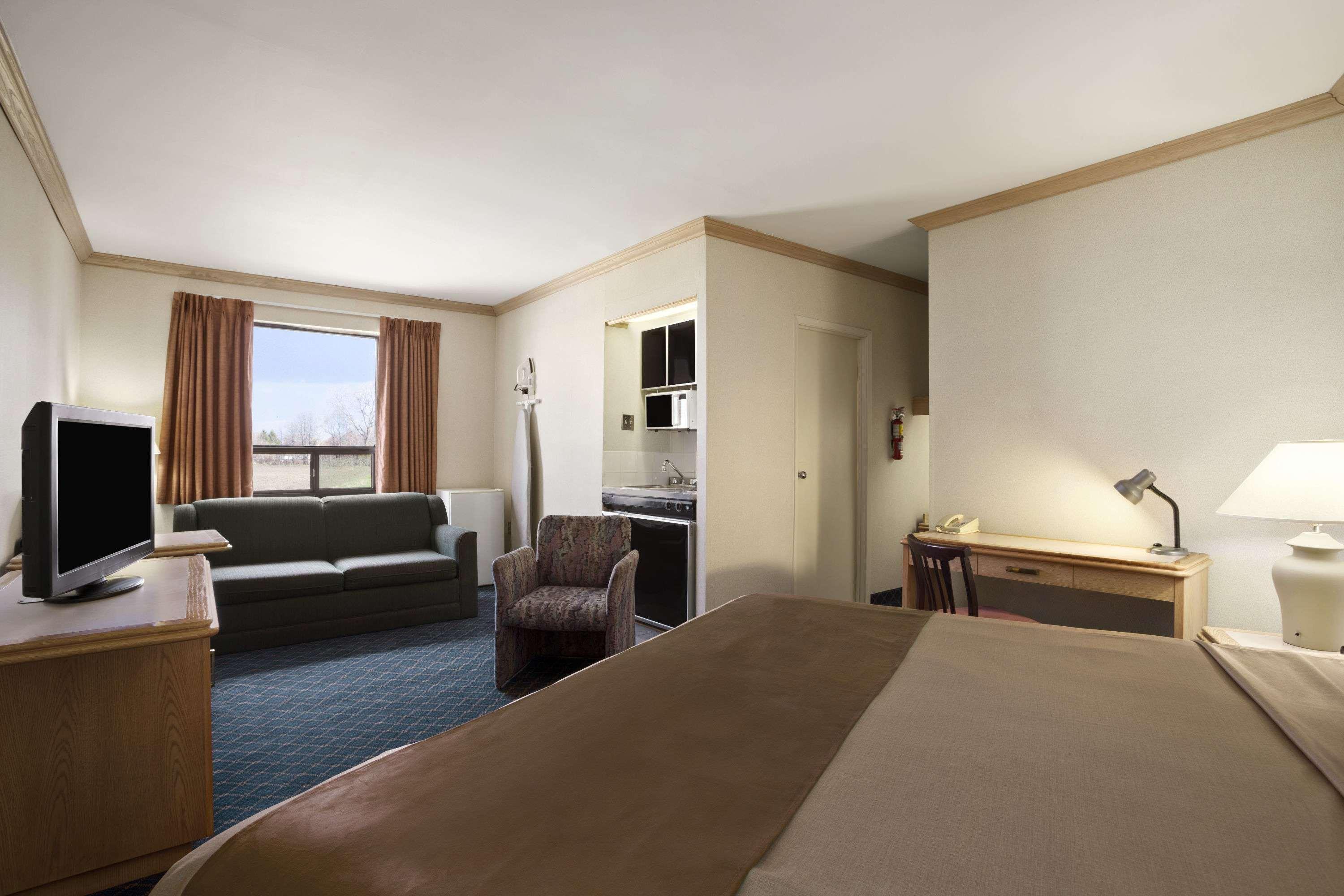 Travelodge By Wyndham Chatham Kültér fotó