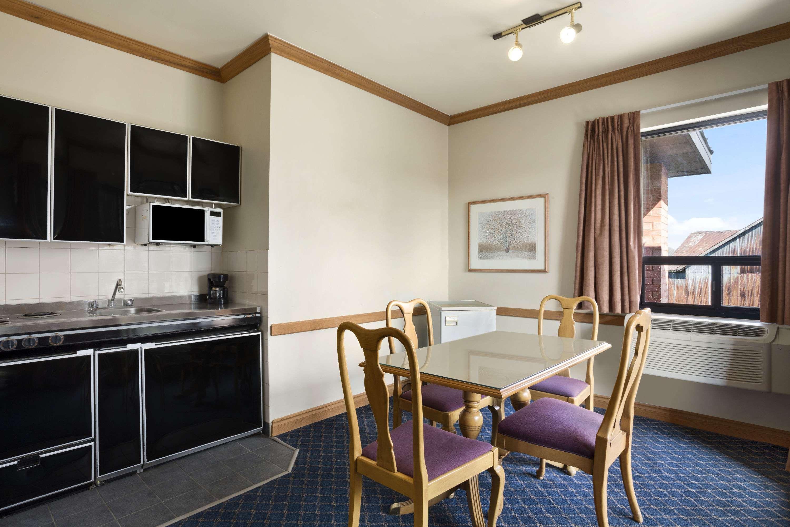 Travelodge By Wyndham Chatham Kültér fotó
