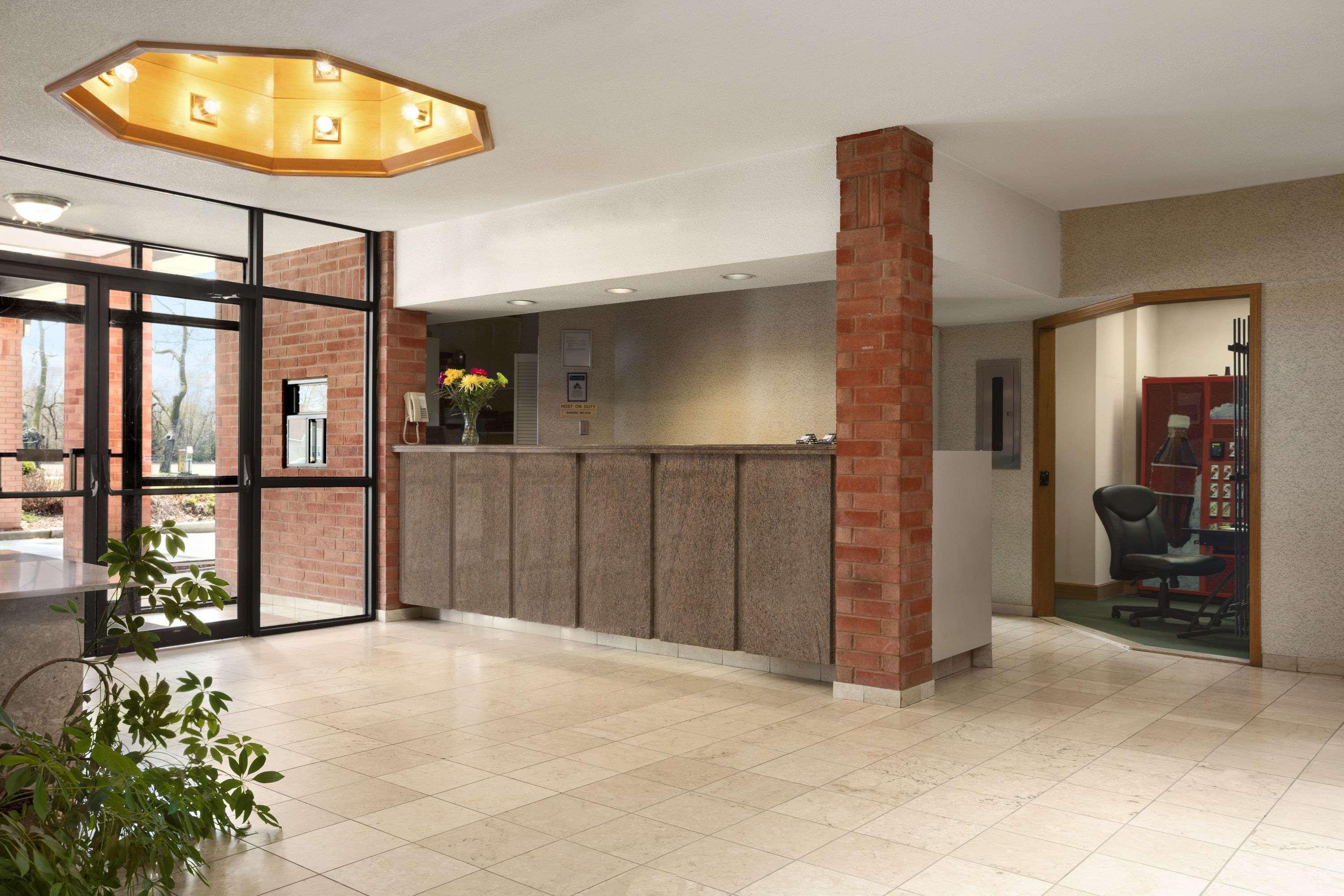Travelodge By Wyndham Chatham Kültér fotó
