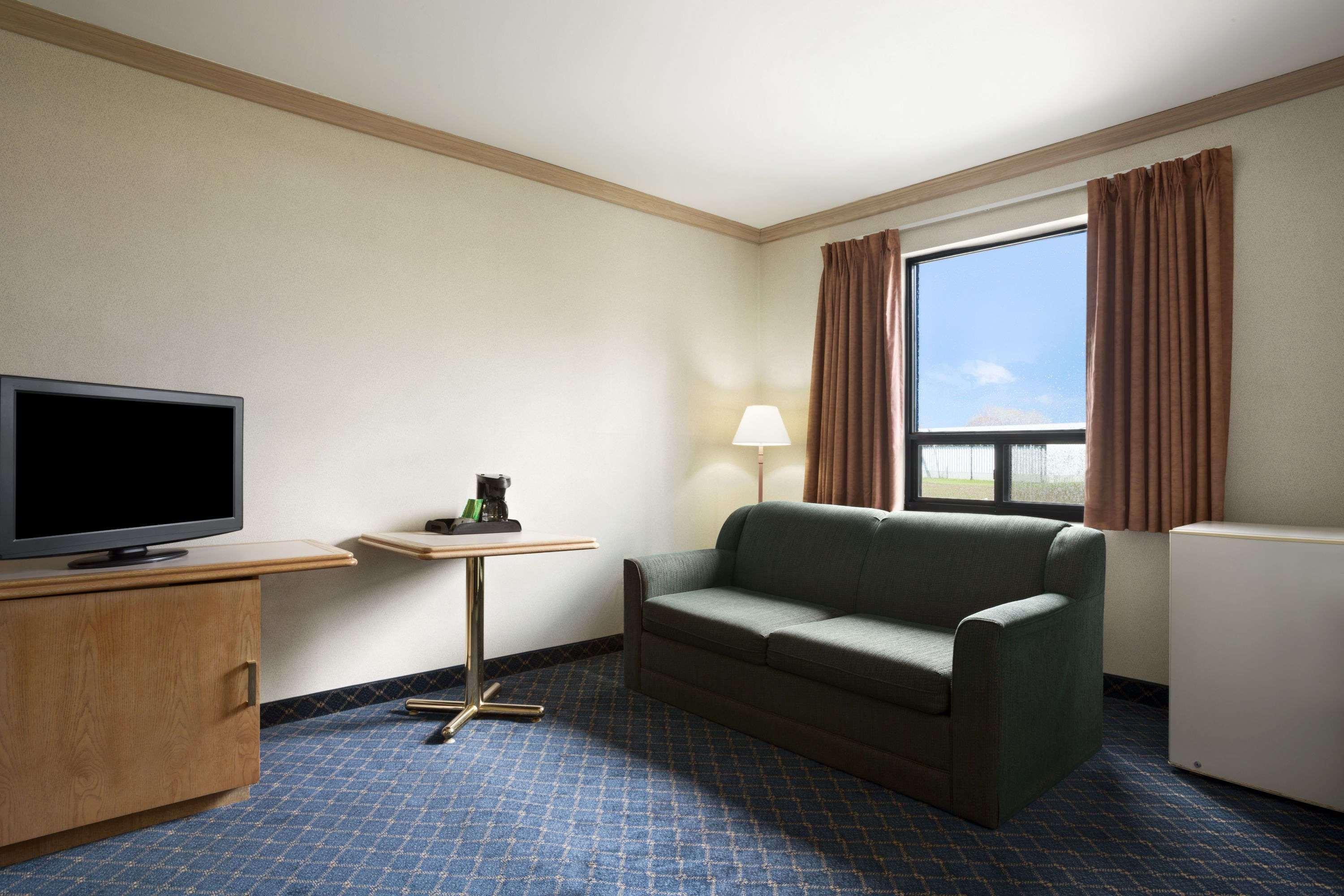 Travelodge By Wyndham Chatham Kültér fotó