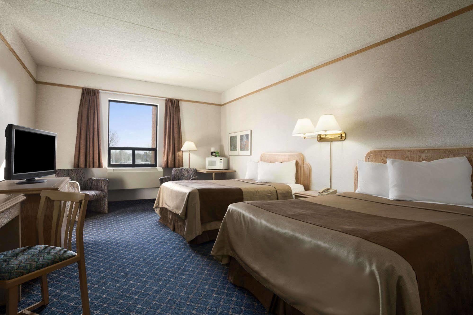 Travelodge By Wyndham Chatham Kültér fotó